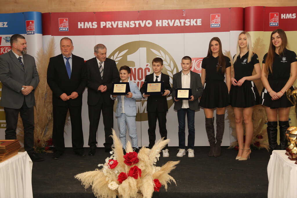 MOTOCROSS Stefanu Lenčeu uručena nagrada za juniorskog prvaka klase MX65