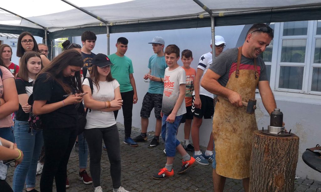 POSLJEDNJA GRUPA UČENIKA U PAKRACU Završen projekt „Domovinski rat u Pakracu“