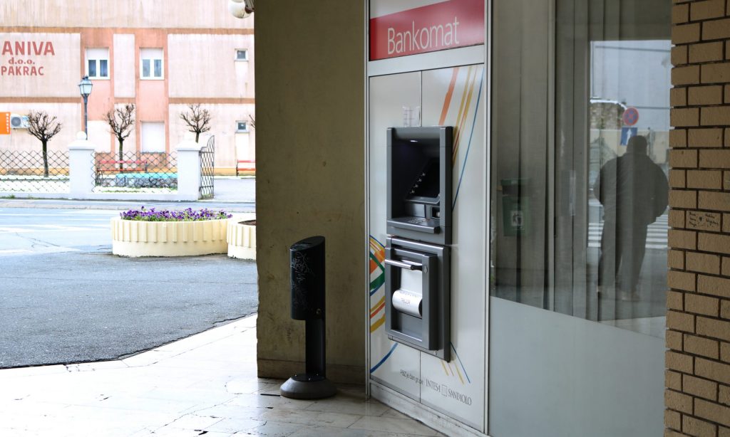 PRIVREMENO UKIDANJE NAKNADA Podignite gotovinu na najbližem bankomatu