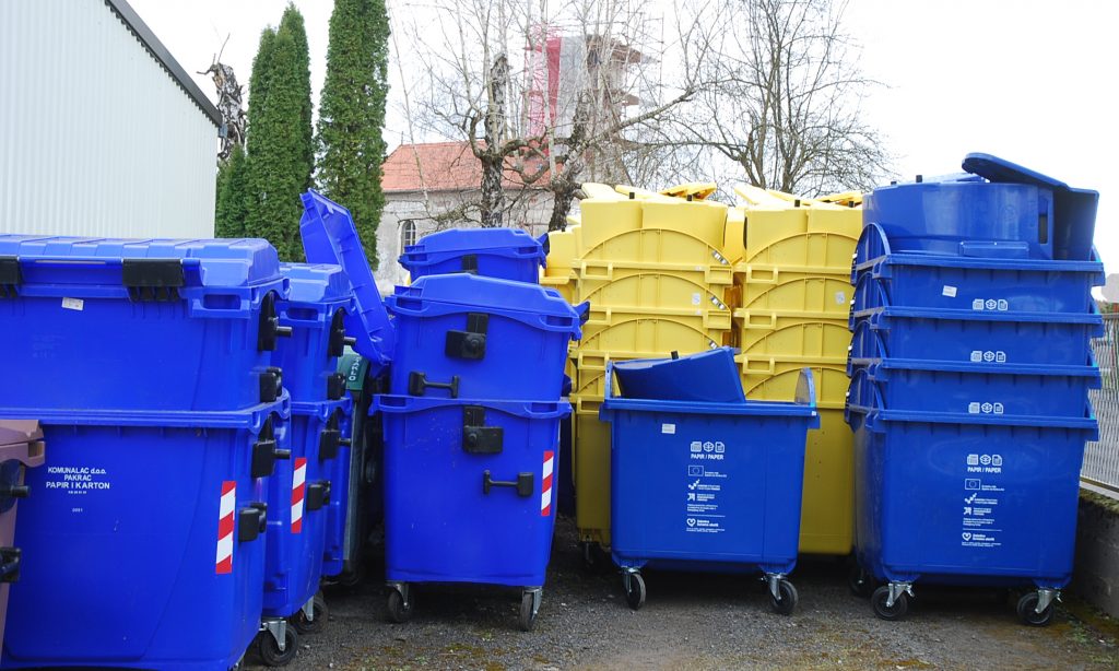 SAKUPLJANJE OTPADA Novi kontejneri stambenim zgradama
