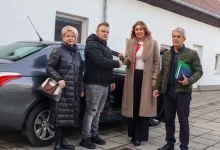 JAČANJE SKRBI ZA HRVATSKE BRANITELJE Županija ustupila vozilo pakračkom mobilnom timu