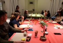 Radionica „Glina & vino“ spojila umjetnost, druženje i blagdanski ugođaj