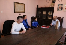 Gradonačelnik Novinc zahvalio mladim motocross talentima Stefanu Lenčeu i Mladenu Tessariju