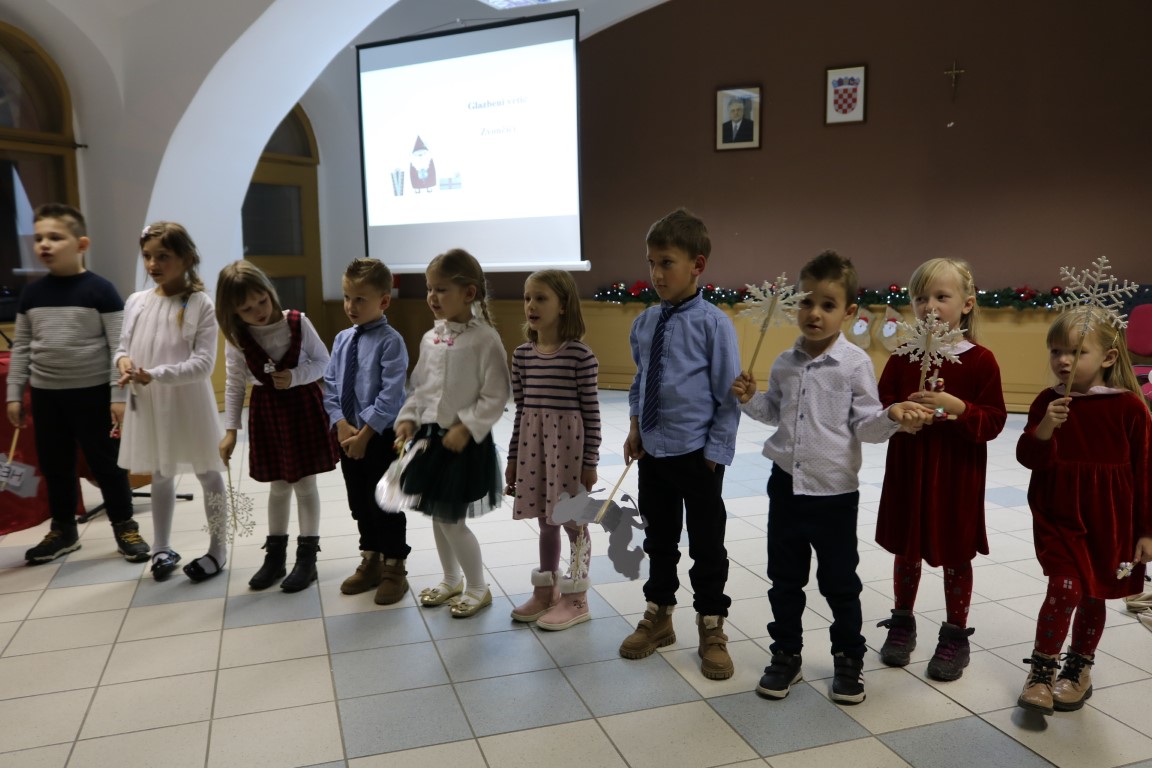 OGŠ PAKRAC Najmlađi učenici održali koncert povodom sv. Nikole