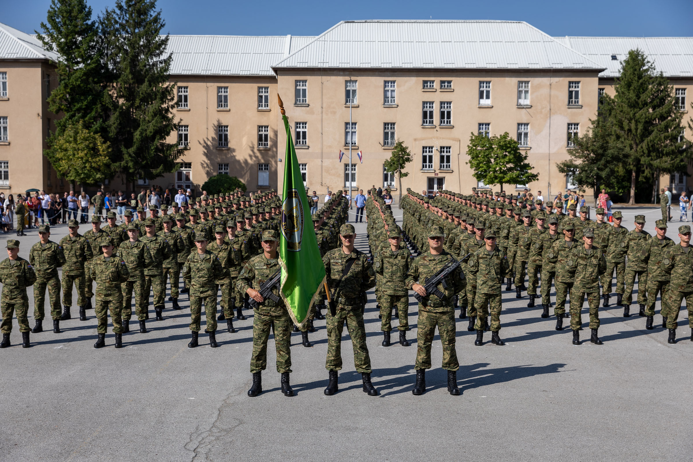 ROČNICI PRISEGNULI DOMOVINI „Pridružite se HV-u, radite za dobrobit društva, stvarajte nova iskustva u sjajnom okruženju“