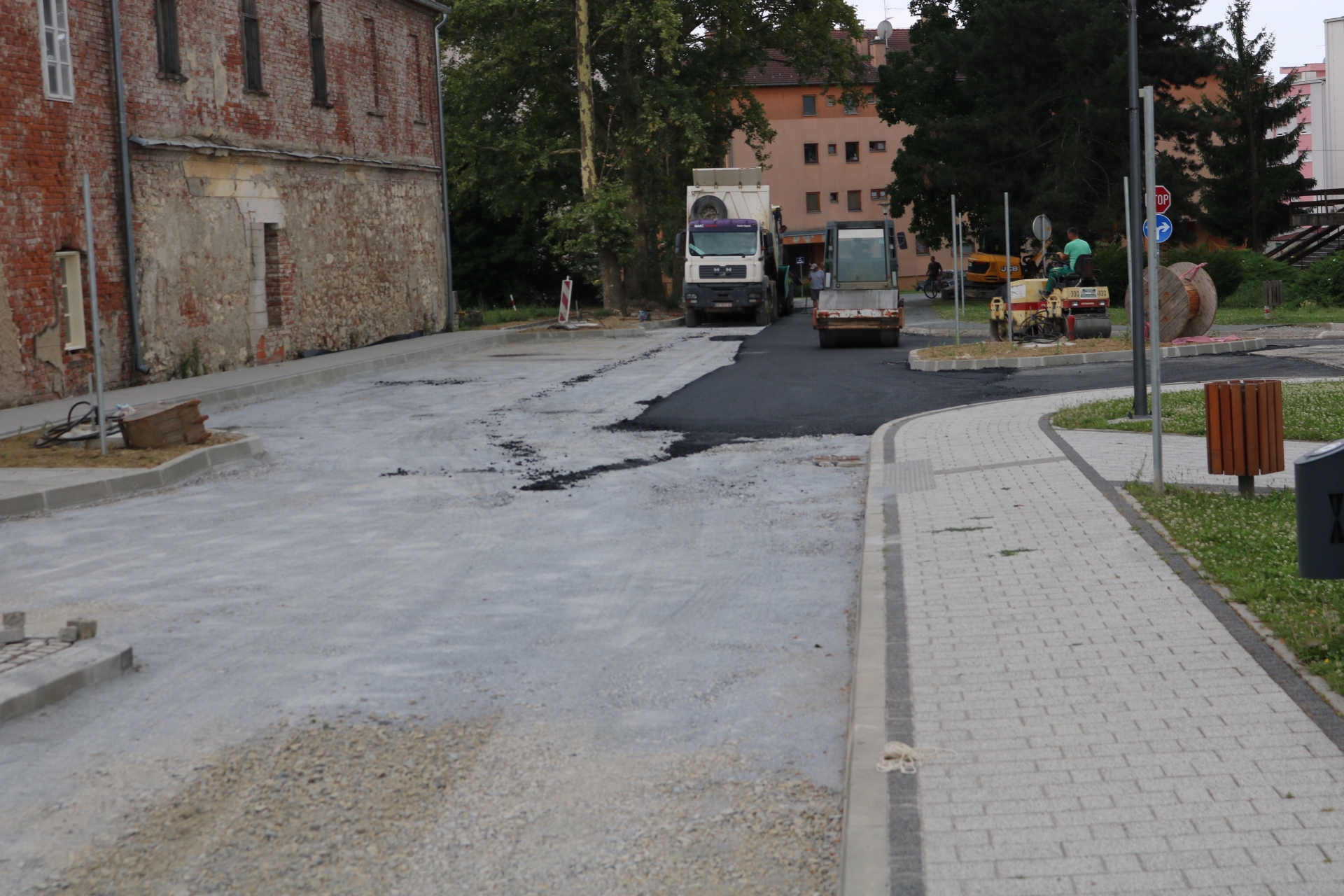 ŽUPANIJSKA UPRAVA ZA CESTE Zbog asfaltiranja kružnog toka, zatvoren promet za sva vozila