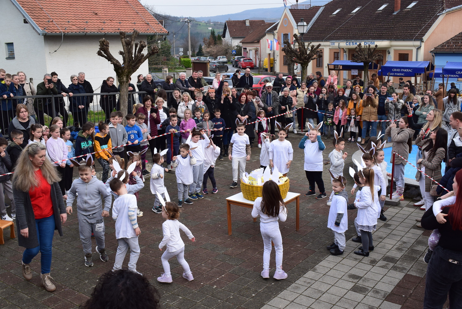 USKRSNI SAJAM U PREKOPAKRI Dječji program u duhu Uskrsa