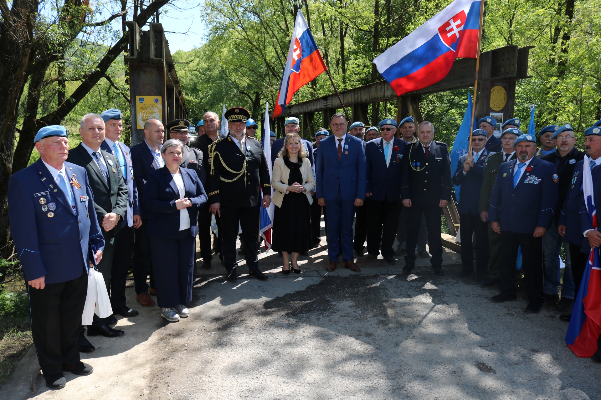 OTKRIVANJE SPOMEN PLOČE Slovačka delegacija u posjetu brusničkom mostu