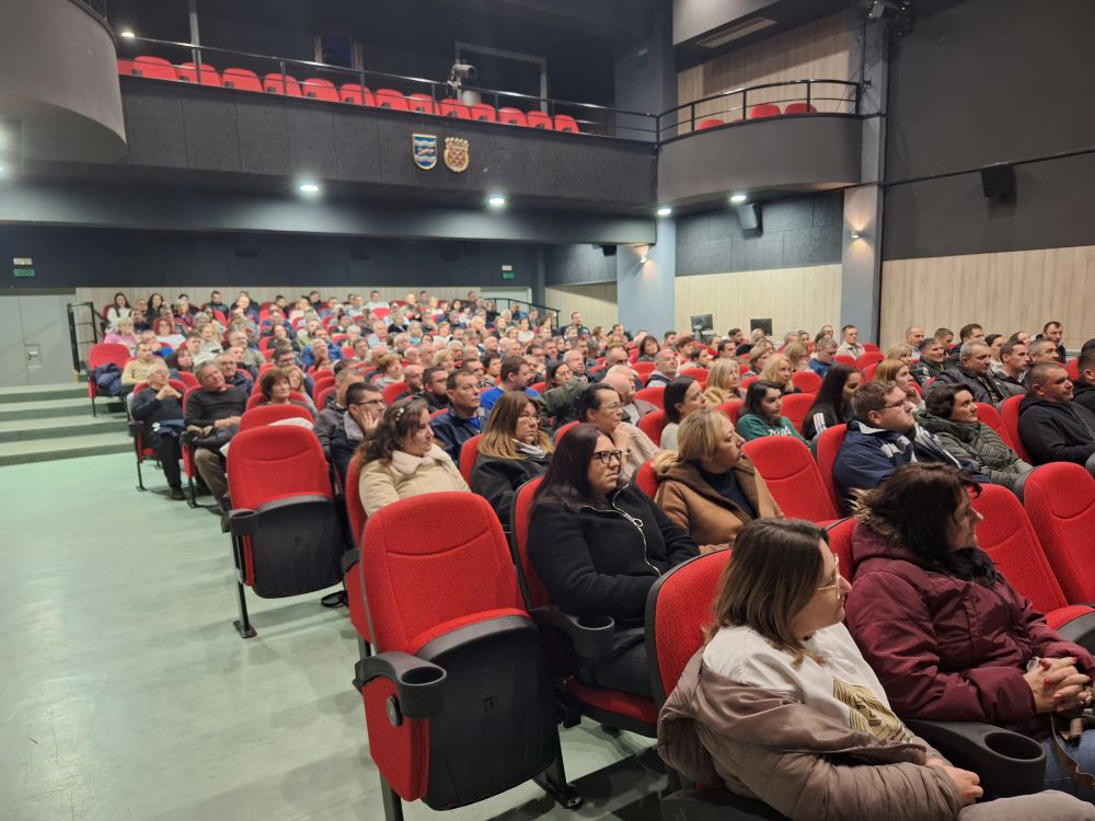 20251203 170132gfbfbgfgfbgfb