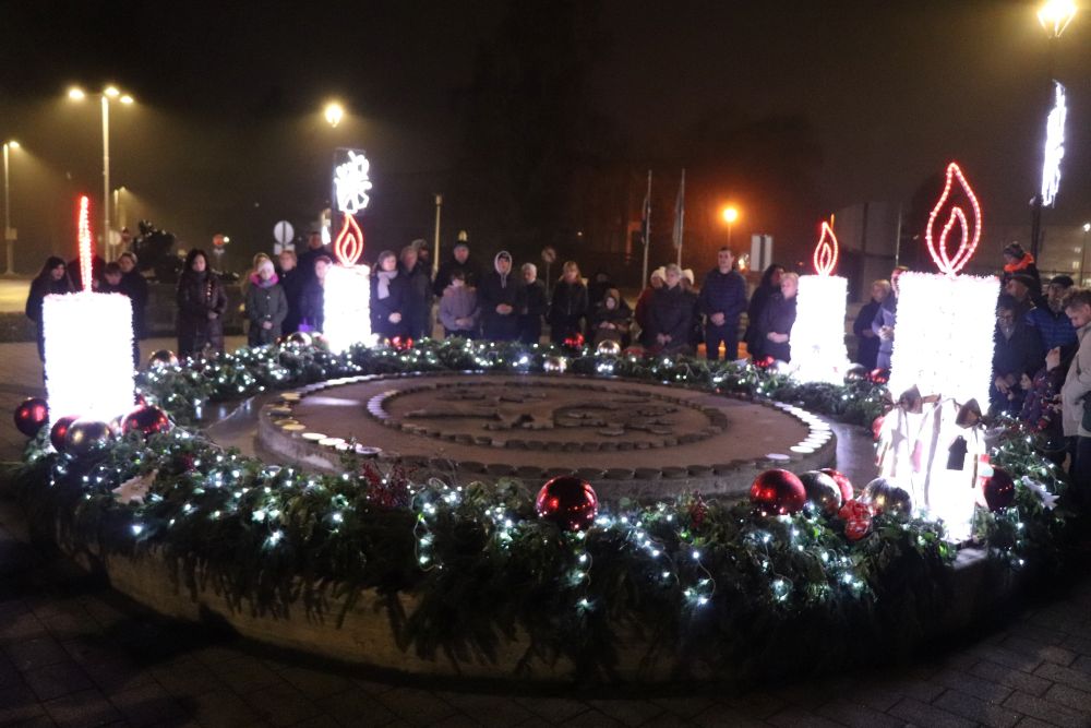 Četvrtu adventsku svijeću u Pakracu upalila djeca iz vrtića Maslačak
