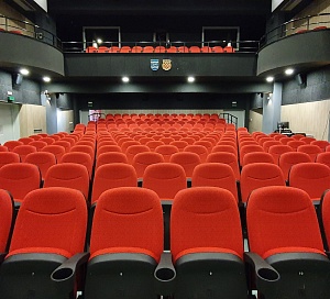 prazna kino sala
