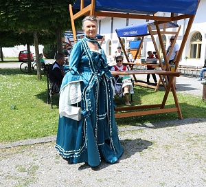 tragom naslovna