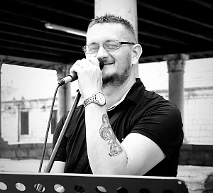 b68f74d1 aef6 4c5d 94d9 494d5e400d63