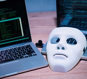 hackers mask laptop