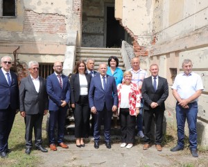POTPISAN UGOVOR ZA BRANITELJSKI CENTAR PAKRAC Tomo Medved: „Uspješnost zemlje mjeri se odnosom prema njenim junacima“