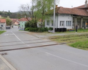 RADOVI NA CESTI U PAKRACU Zbog završnih radova na pruzi od 12. rujna zatvoren dio Ulice Vinka Rehaka
