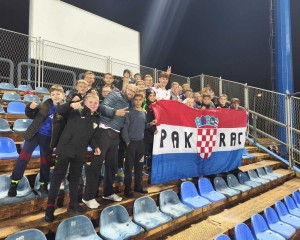 LIJEPA GESTA HNS-a Pakrački mladi sportaši besplatno s gradonačelnikom Novincom na utakmici Hrvatska - Gibraltar