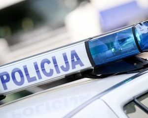 Nije držao potreban razmak pa skrivio prometnu nesreću s materijalnom štetom