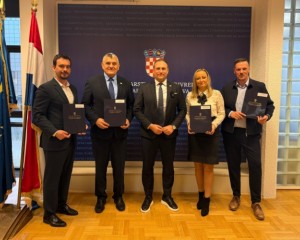 MINISTARSTVO POLJOPRIVREDE, ŠUMARSTVA I RIBARSTVA Potpisani ugovori za stipendije studentima biotehničkih znanosti