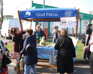 SDSS PSŽ u Pakracu obilježio nadolazeći Dan žena druženjem na gradskoj tržnici