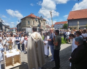 ŽUPA UBDM PAKRAC Svetom misom i procesijom vjernici proslavili Tijelovo