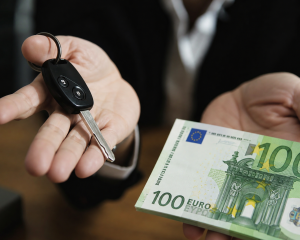 Kupio automobil, nije ga platio pa krivotvorio potpis vlasnice za registraciju