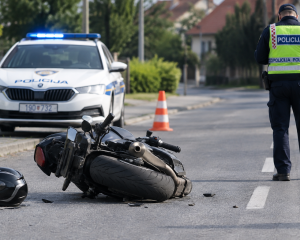 Motociklist teško ozlijeđen u prometnoj nesreći u Ulici kneza Branimira u Pakracu